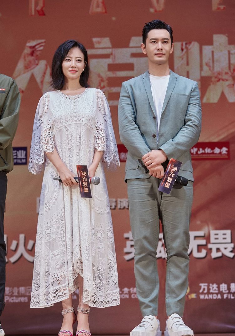 谭卓发量让人羡慕,36岁梳刘海仍似少女,配2万6的裙子更美了