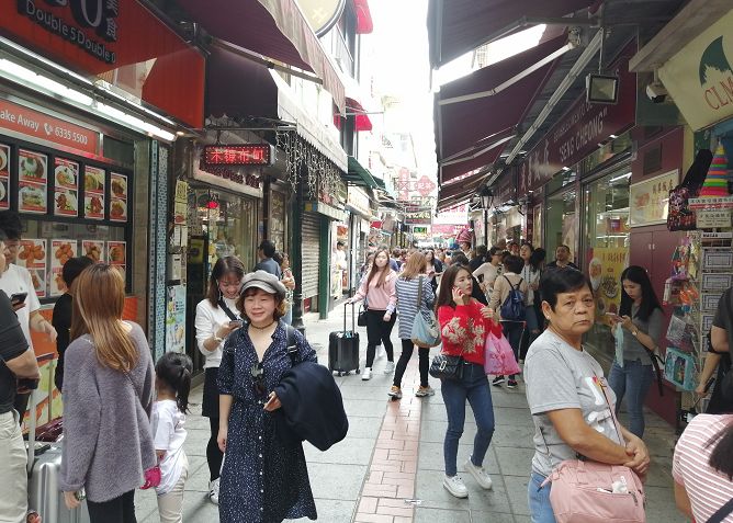 澳门人均gdp跌六成_澳门跌打师傅(2)