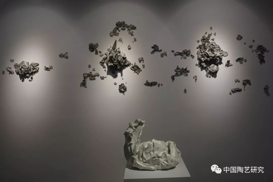 【刘丹华●第十一届中国陶瓷艺术大展获奖作品推荐】灰烬未尽——读