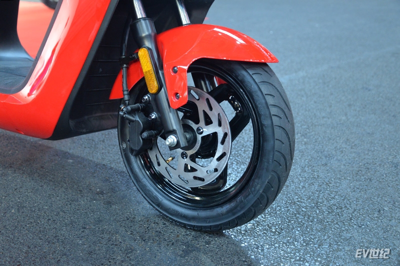 是时候学个D照了!体验九号电车E系列电动踏板