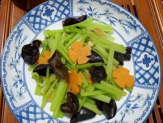 什么菜适合放泡椒 8b4247d3f5bc447290847ed9c5a4dc17.jpeg