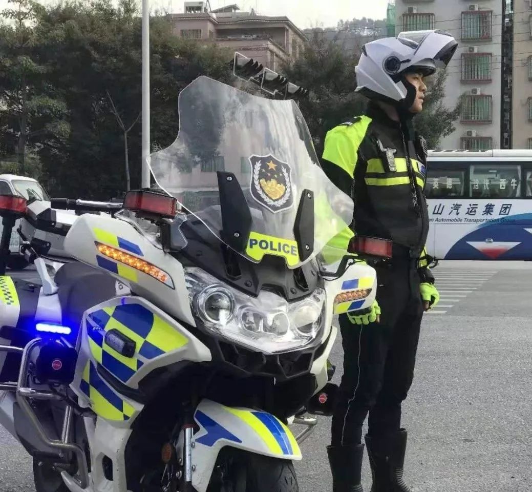 里水,和顺铁骑交警威武亮相!