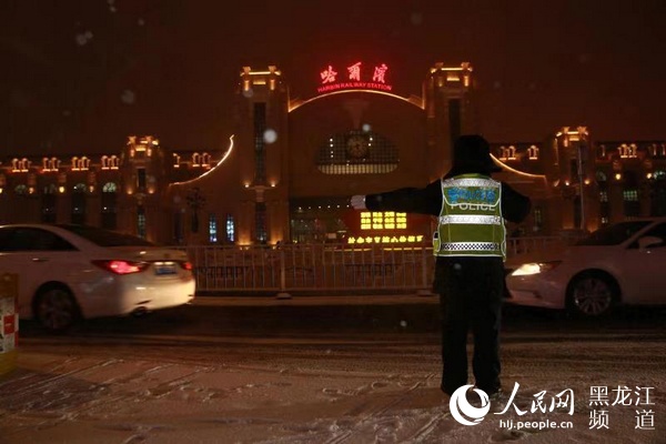 黑龙江省再迎强降雪 公安机关闻雪即动全警参战保安全