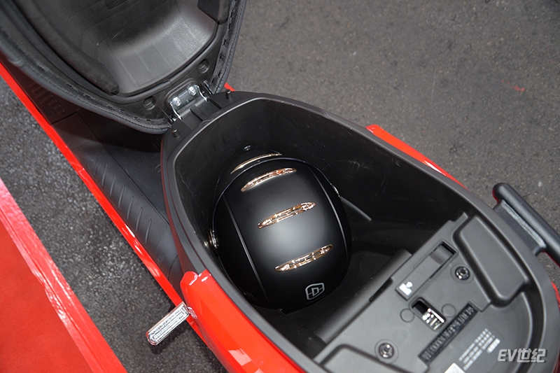 是时候学个D照了!体验九号电车E系列电动踏板