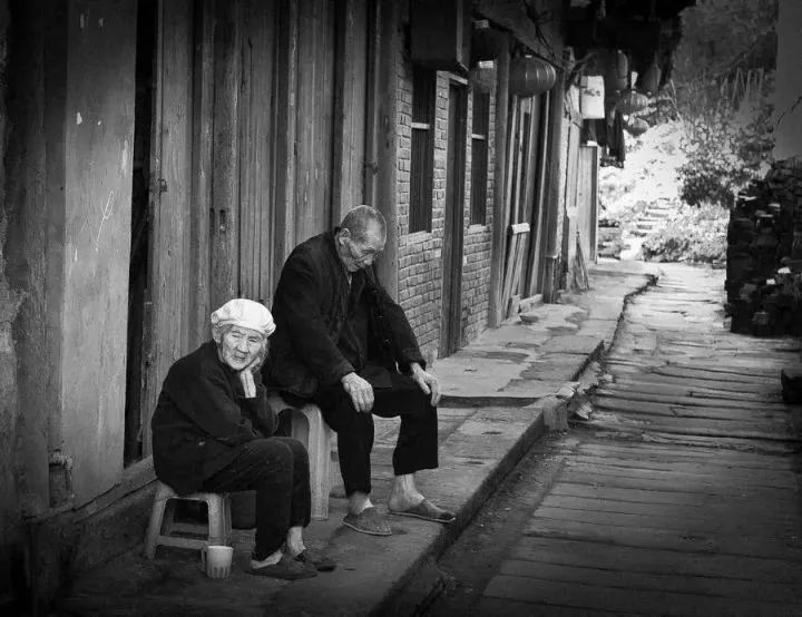 快过年了攸县农村的空巢老人又开始等待了