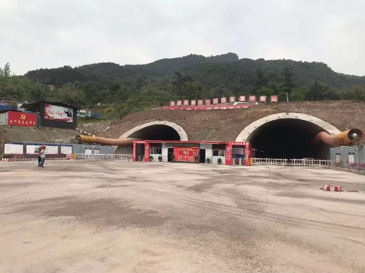 两江新区龙兴园区到江北机场仅需15分钟_隧道