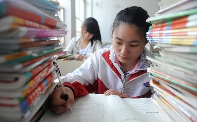 【成绩】成绩下滑很快？班主任：原因有4点为什么不少女生进入高中后