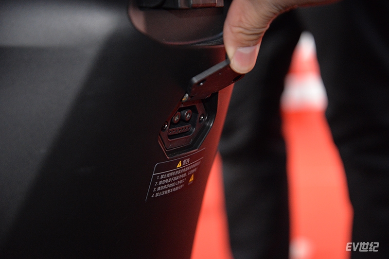 是时候学个D照了!体验九号电车E系列电动踏板