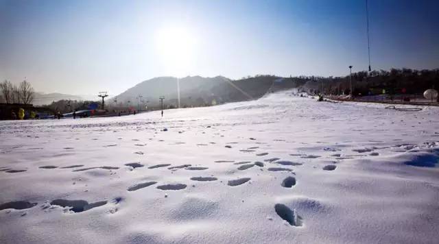 下午4点乘车返回冠县,结束愉快的滑雪之旅~徂徕山滑雪场坐落在泰安市