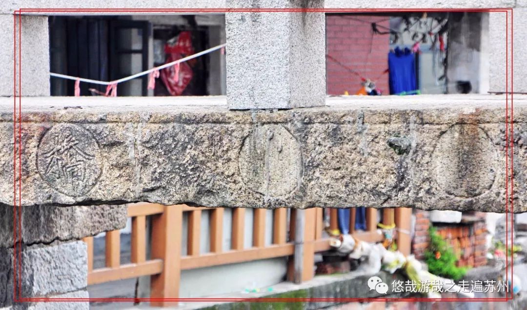明月桥在盛泽镇坛丘市镇,南北走向,跨明月港.