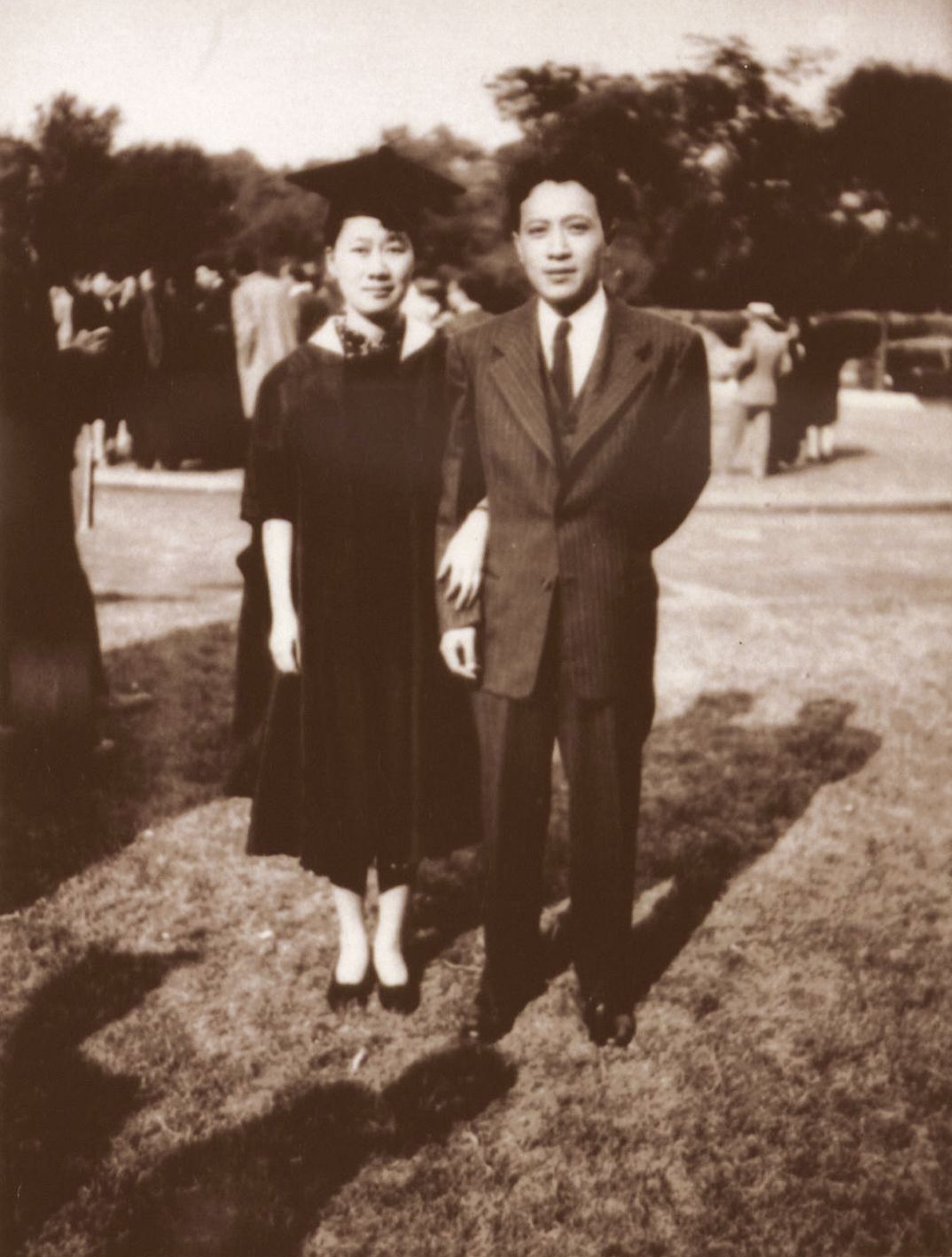 陈梦家与夫人赵萝蕤在美国芝加哥大学,摄于1946年