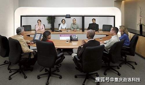 如何整合移动座席以优化移动视频会议系统的性能？