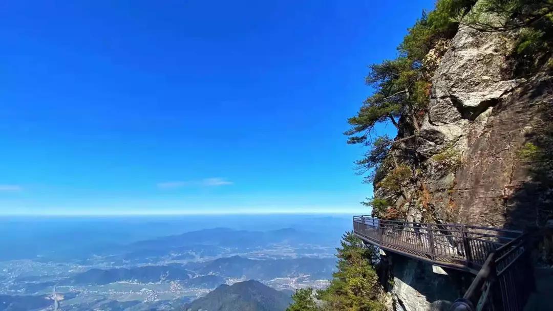 平江县于天岳幕阜山项目现场办公保稳健