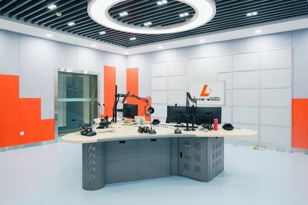 5乐山音乐交通广播乐山广播电视台今天新直播间正在建造,到时候条件