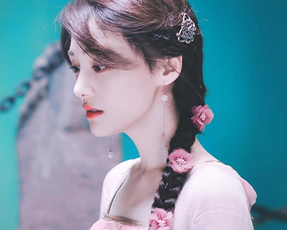 郑爽张恒疑分手,张翰微博沦陷:快去把她追回来