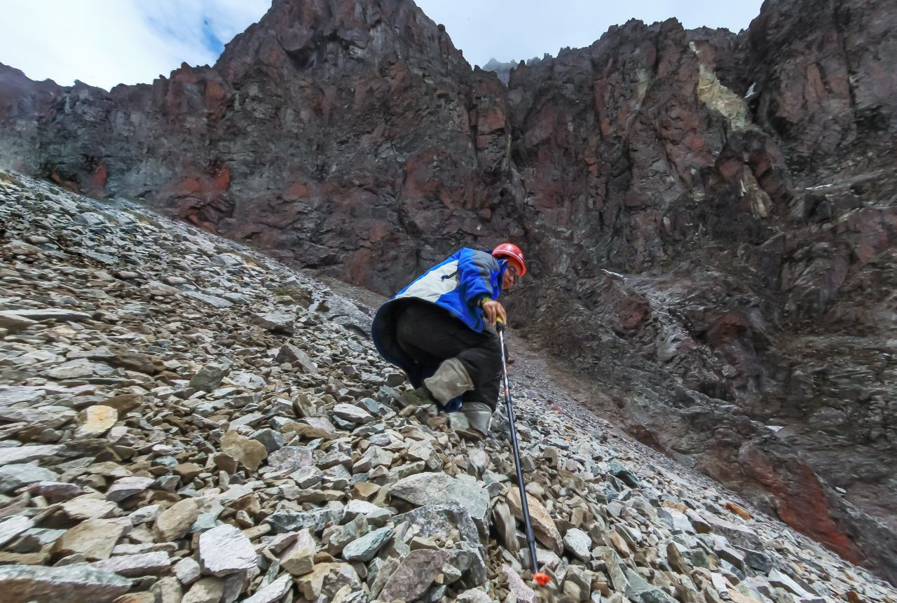 原创登顶回撤 人生第一次遭遇销魂的大自然滑梯 高山流石滩 给跪了!