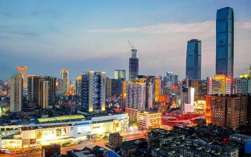 平凡而又不普通的夜经济从业者的故事,带你感受长沙夜经济的万千繁华