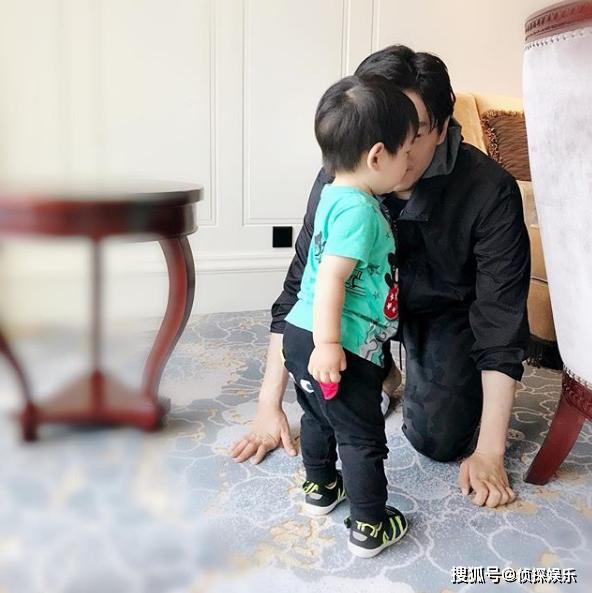 陳妍希難得曬兒子，３歲兒子小星星長高了，墊腳摸恐龍壁畫超呆萌 娛樂 第9張