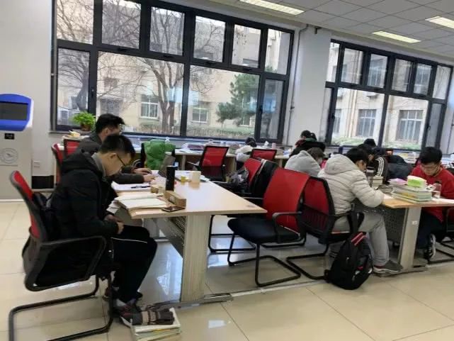 怎么才能成为大学图书馆管理员 555432e0de63419bb42a1db89cf4ac60.jpeg