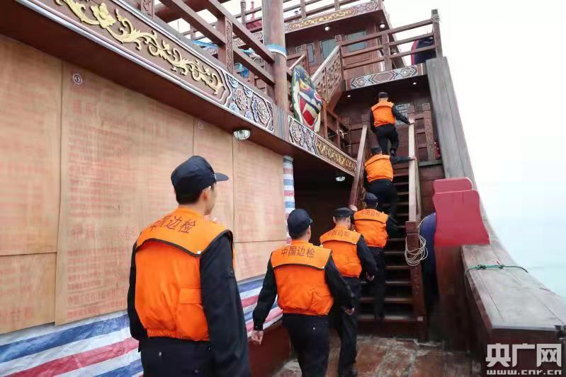 世界最大仿古航海木帆船“福宁”轮出境 黄埔边