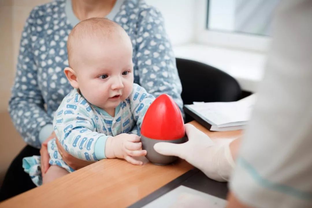 小宝宝几个月可以看见东西 5ac715ab232a436bb944e2d0e23e2470.jpeg