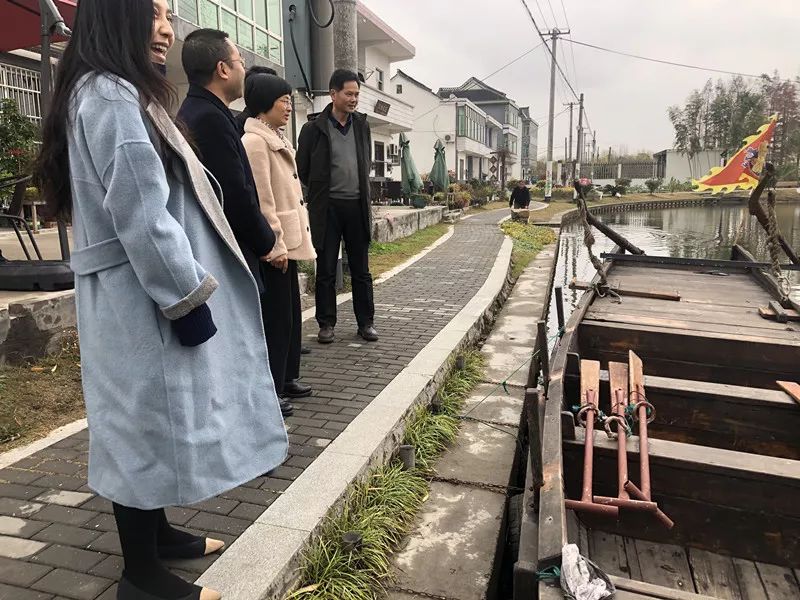 林埭镇徐家埭村平湖九彩龙摇快船非遗体验点接受嘉兴市考核组验收