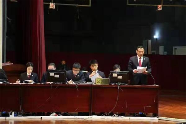 企业为依托,拉拢腐蚀党政干部,骗取荣誉和权力,不断扩大黑恶势力,在
