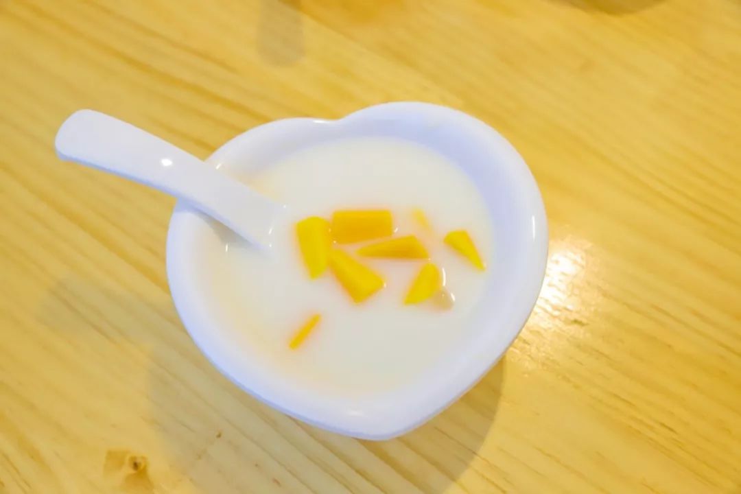 一个人口中有个灯泡_两个灯泡一个开关图片(3)