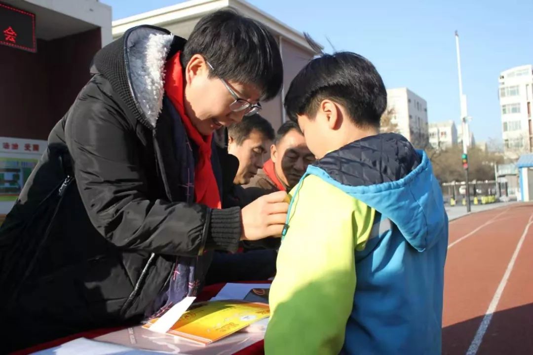 校园新干线兴庆区第十九小学举行第六个国家公祭日纪