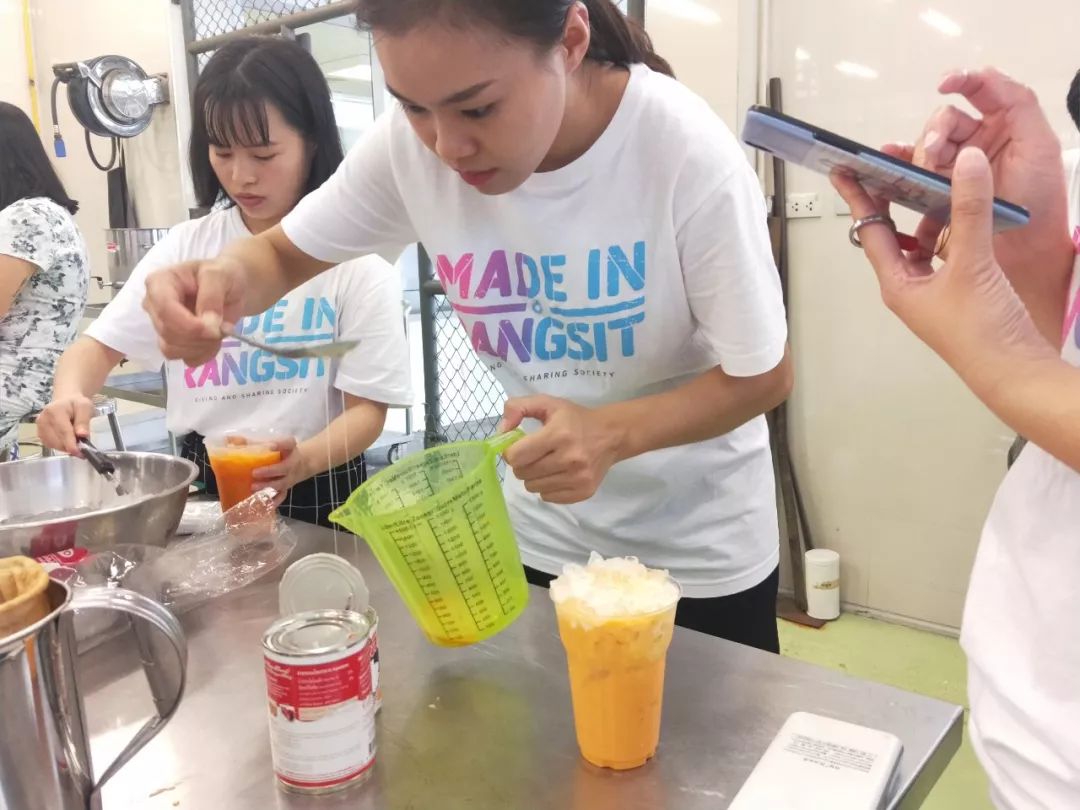 学习制作泰式奶茶