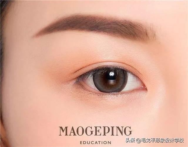 如何让眼睛更明亮有神的方法 a3da864008e64f7e87f943b7319e765b.jpeg