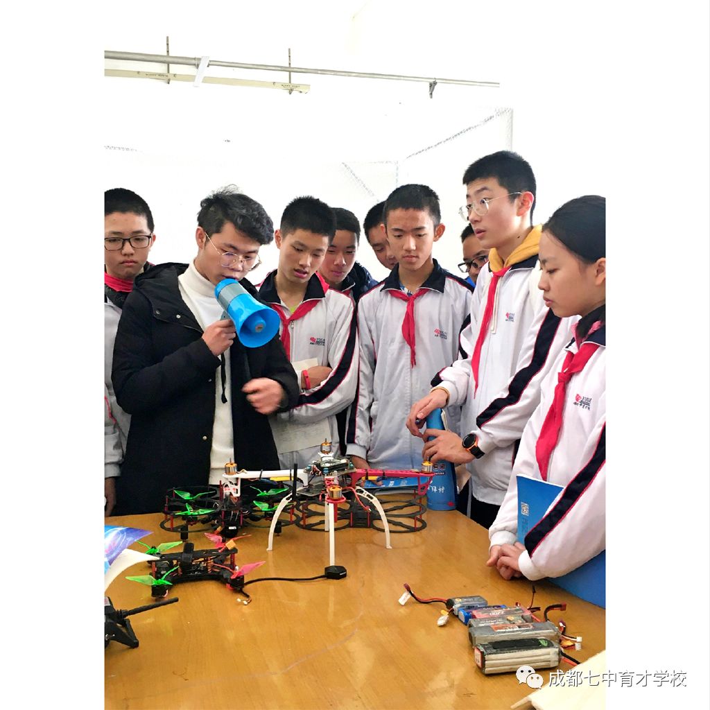 成都七中育才学校第22届科技活动月系列报道之三: 学生视角看科技