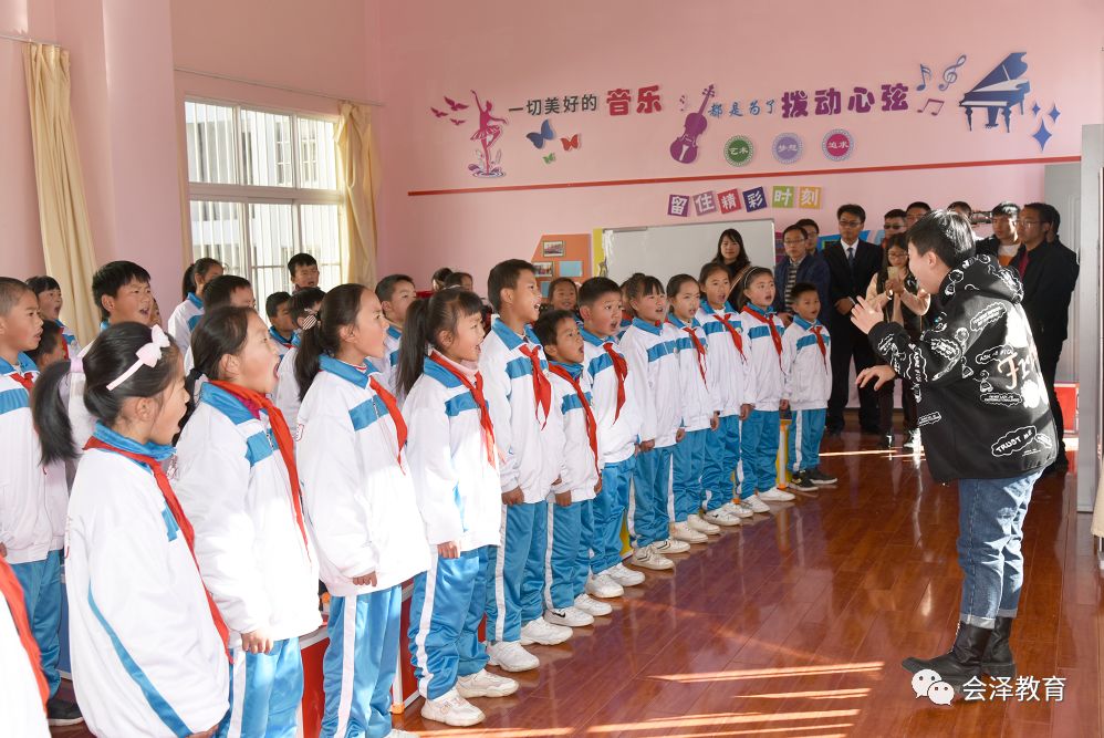 会泽县第三期小学骨干校长跟岗研修团队走进驰宏小学