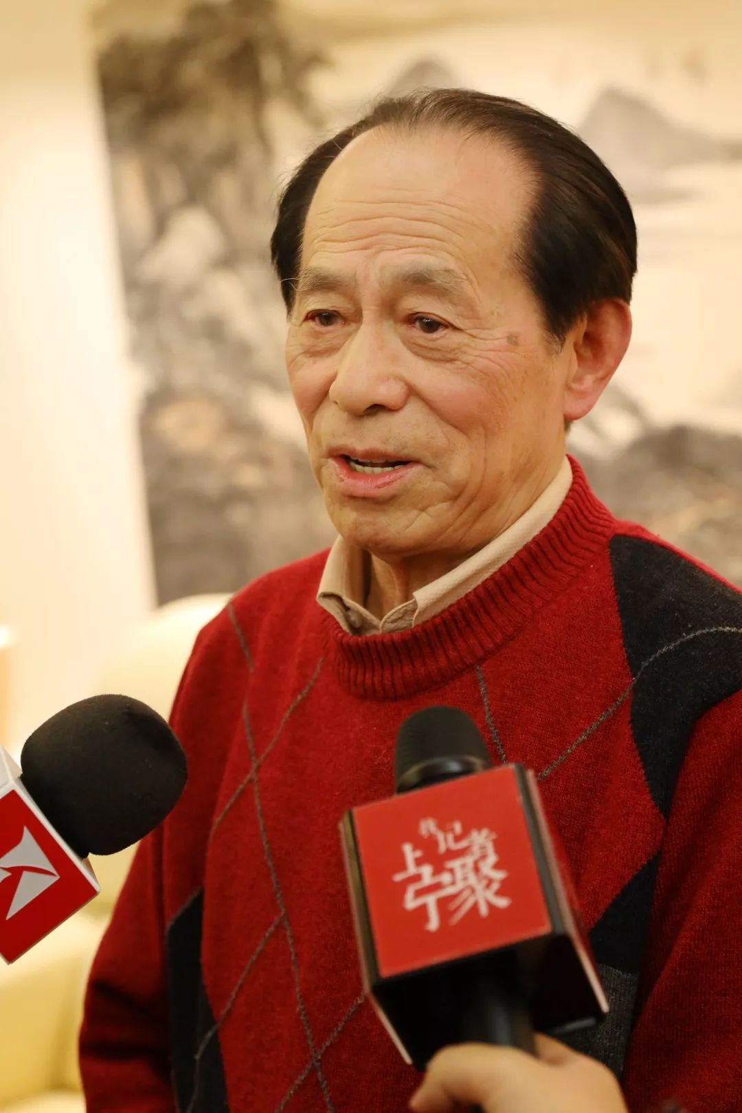 著名作曲家何占豪在看完演出后激动地说，演出很精彩，既讲了民乐发展的