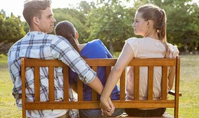 朋友妻不可欺用来约束男人,下一句约束女人,