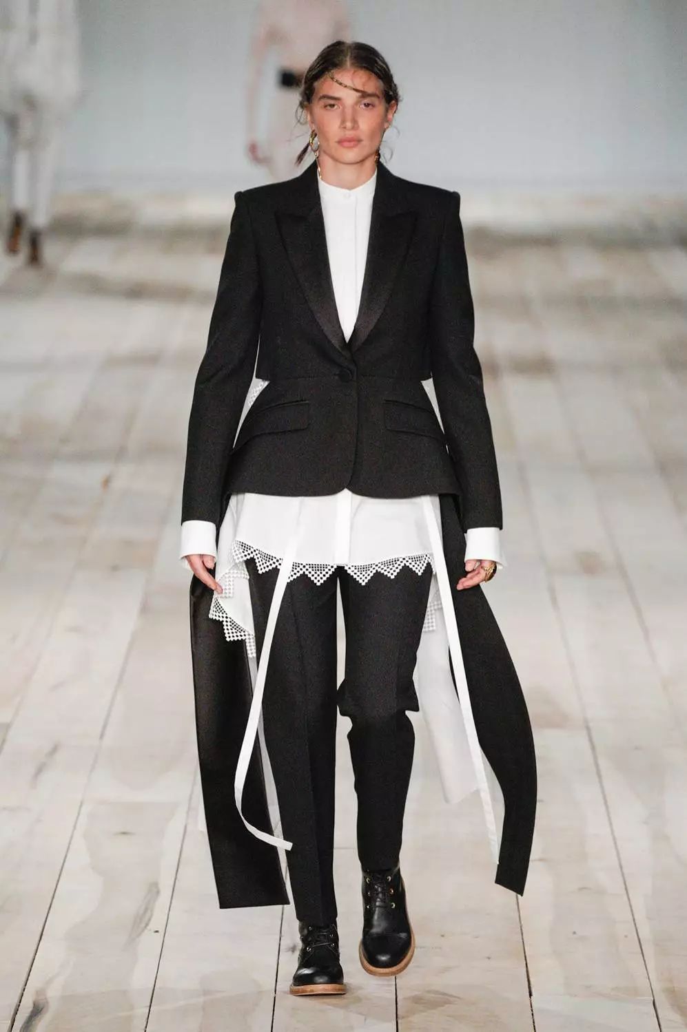 Alexander De Pairs,anaisalexander 亚历山大·麦昆 (alexander mcqueen) 巴黎时装周2020