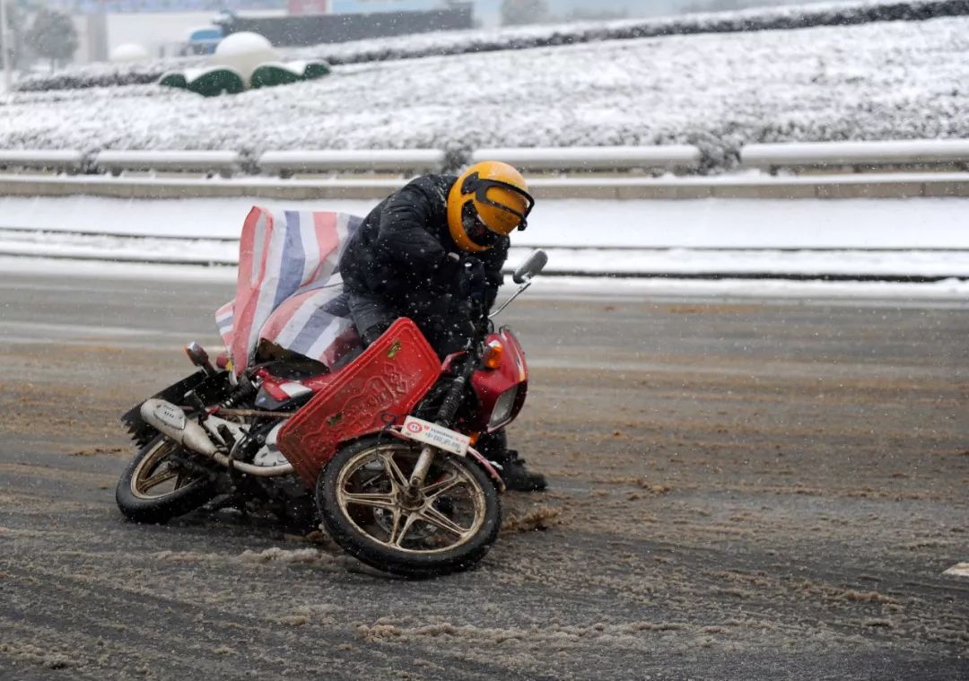 雪天上下班路上摔伤算不算工伤