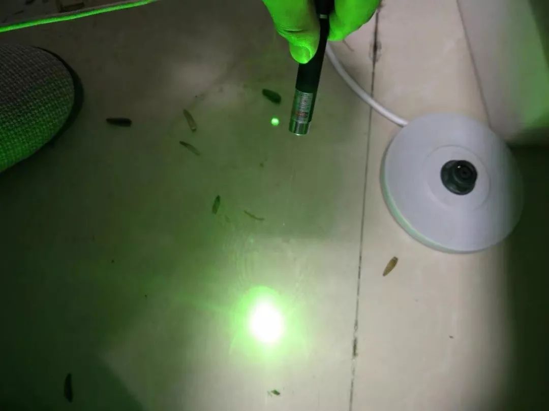 激光笔的激光是怎么形成的 ece8c19bebc44253a86d8fa5f26abeca.jpeg