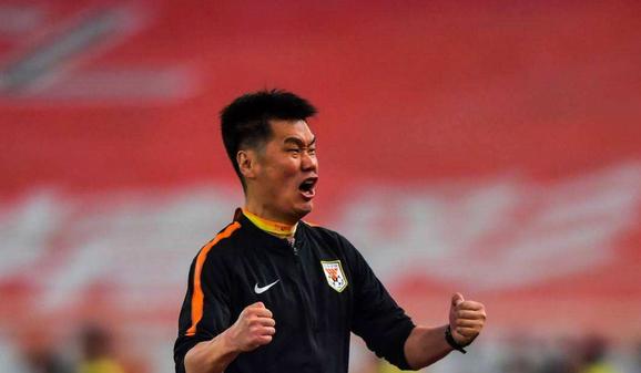 中国足球的骄傲!李霄鹏排名飙升3位,力压欧洲