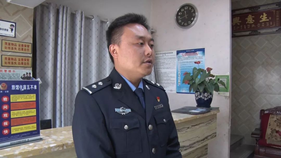 社区民警杨梁深得群众信赖的小杨警官