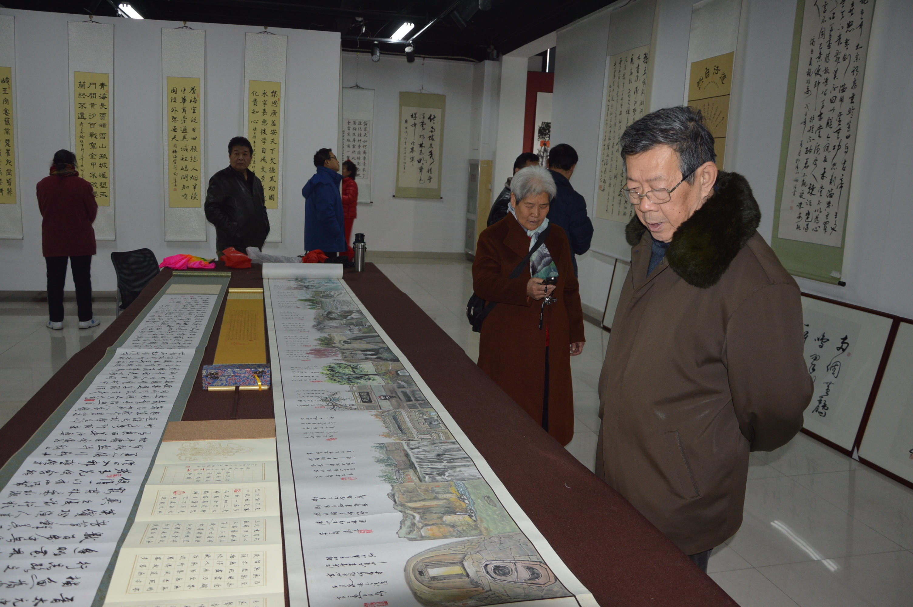 牛炳信刘华利安芳辉展出作品百余幅水墨金秋名家书画巡展济南站落幕