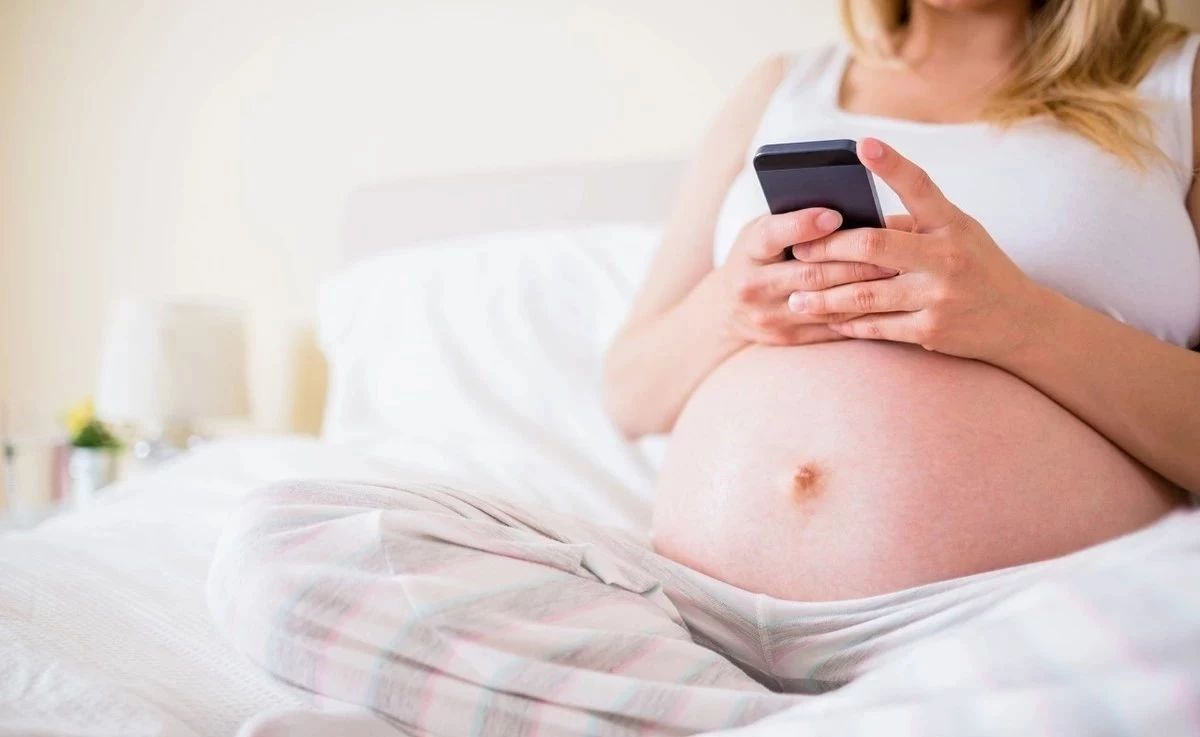 孕期熬夜玩手机孩子易暴躁？看完收敛点吧！
