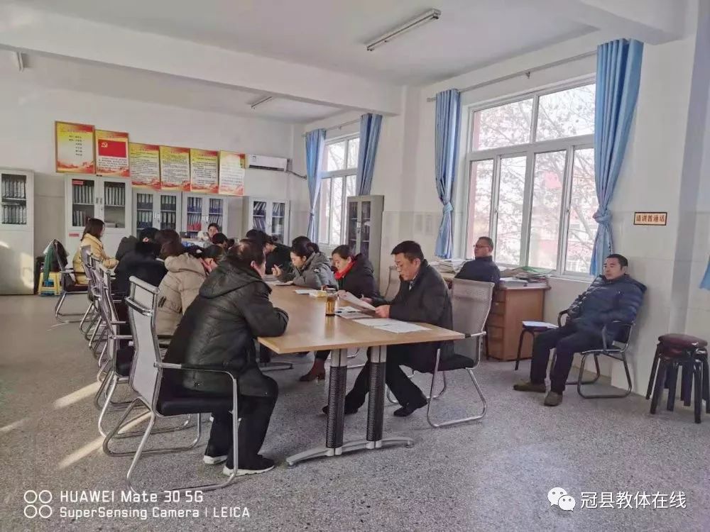 【校园短讯】兰沃乡中心小学开展图书审查清理活动