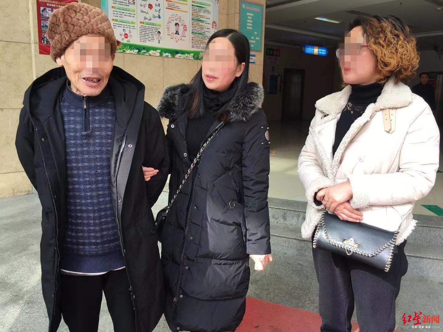 获救矿工刘贵华一家四代矿工，事发后家人向82岁父亲撒谎