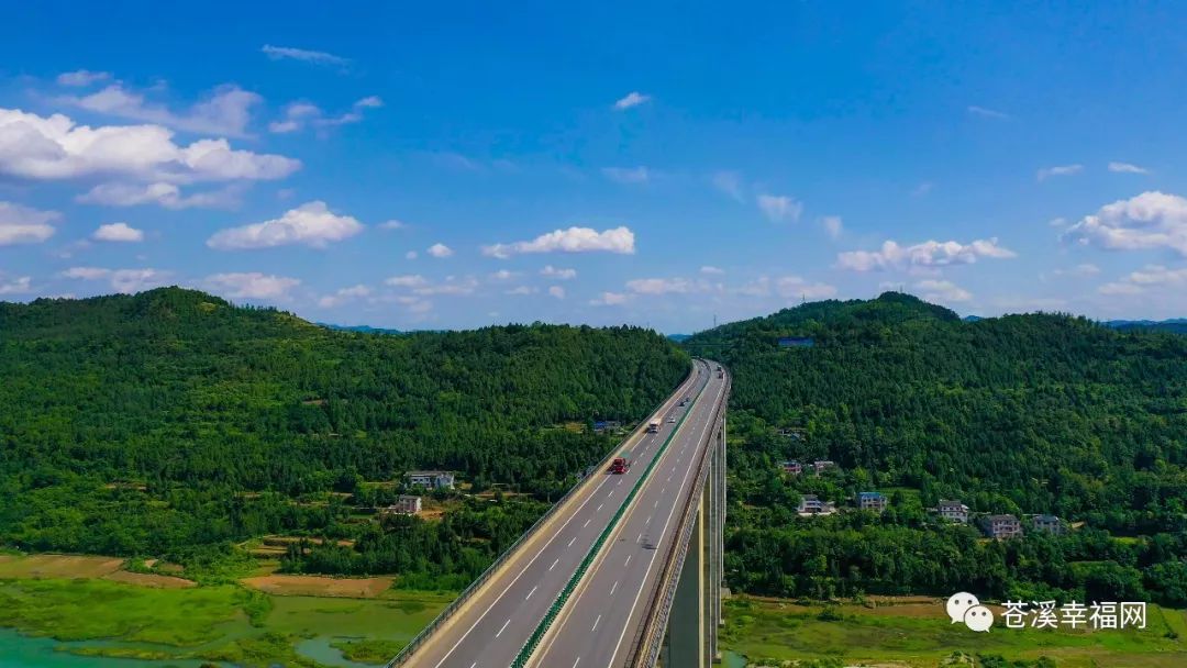 苍溪至巴中高速公路位于四川盆地东北部,呈近东西向条带状展布.