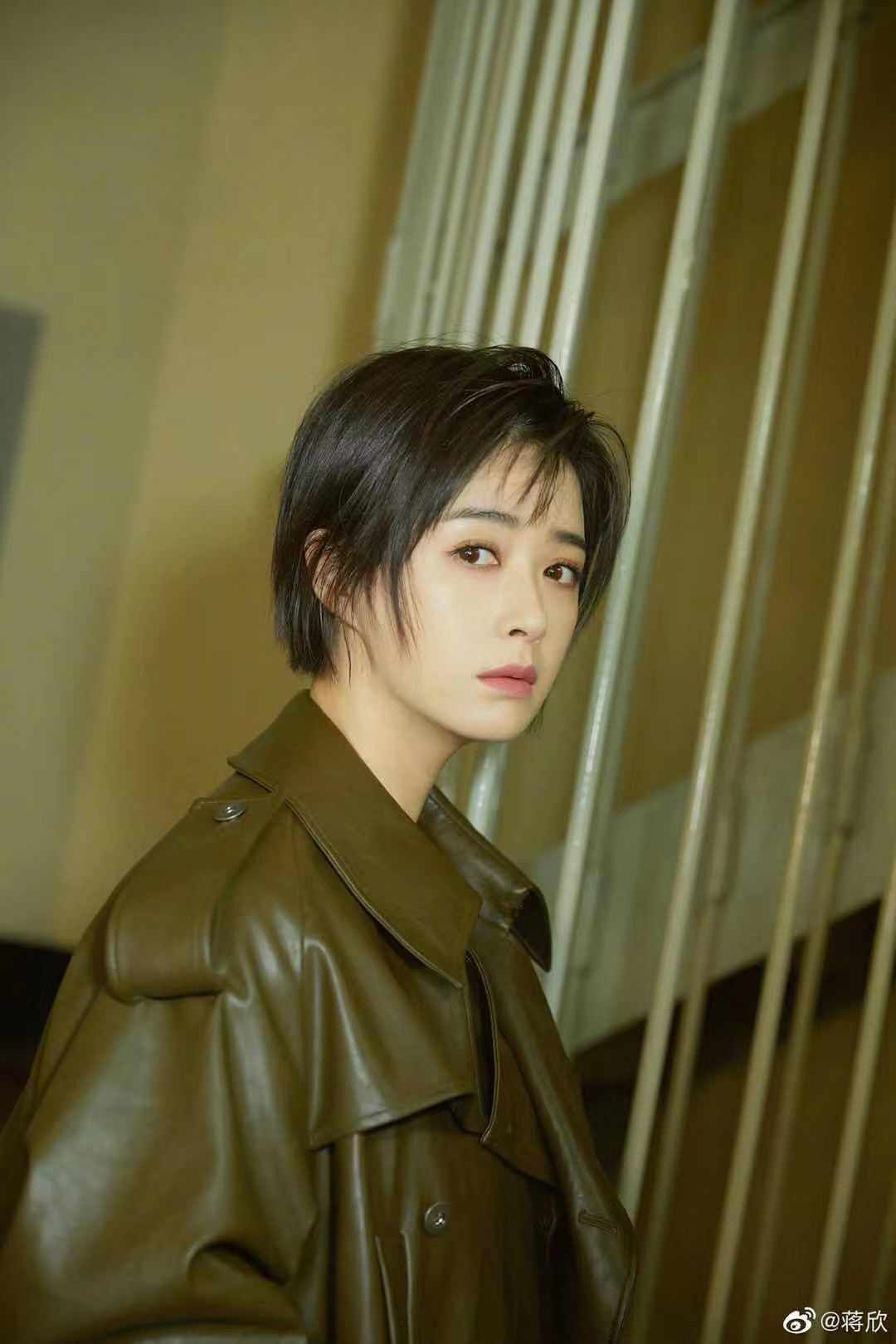 蒋欣短发又发胖,穿西装气质如农村开发商,华妃气场已不在
