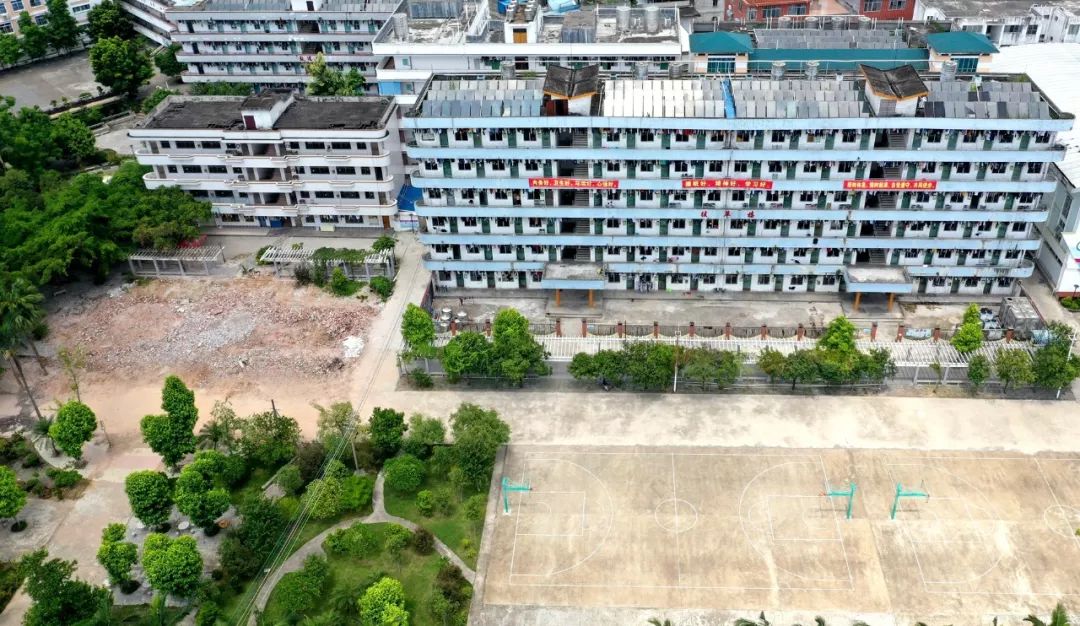 平南县中学110岁了,莘莘学子遍布国内外!她是你的母校