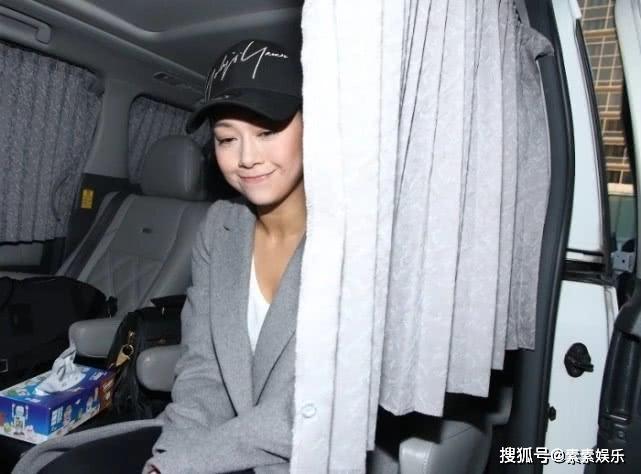 黄心颖穿睡衣布置圣诞房间,发文暗示自己的新生活已经重新开始 作者: 来源:素素娱乐 黄心颖穿睡衣布置圣诞房间,发文暗示自己的新生活已经重新开始 作者: 来源:素素娱乐