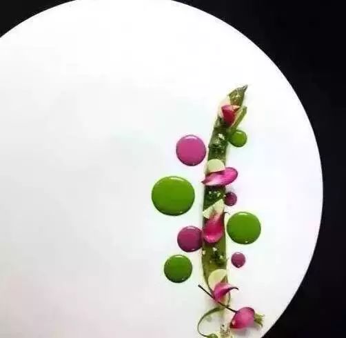 菜品这样摆盘,顾客都争相拍照发朋友圈