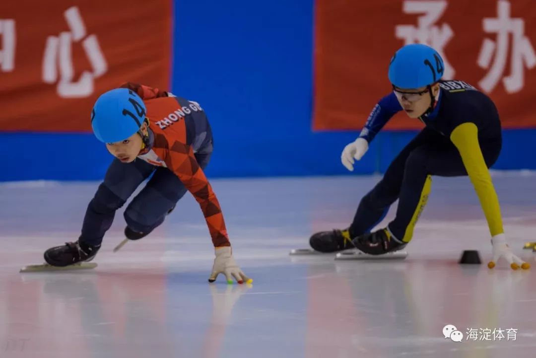 祝贺我区短道速滑运动员铁昕宇被授予一级运动员称号